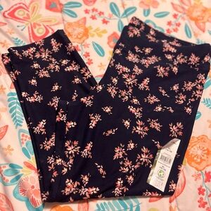 New! Time and Tru Navy floral Capri Leggings
